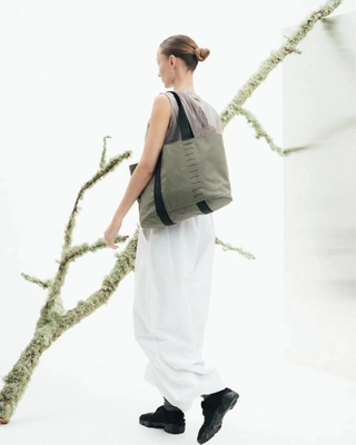 5---Essential_Tote_16L_Forest_Green_2