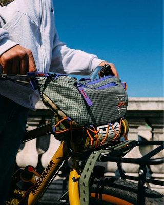 8---Roamer_Pro_Sling_Db_x_Starcow_lifestyle