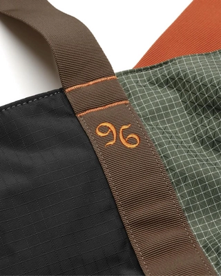 7---Essential_Tote_40L__Db_x_Starcow_6