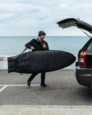 5---SurfBagSingleBoardMid-length-onperson
