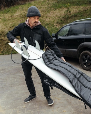 6---SurfBagSingleBoardMid-lengthonperson