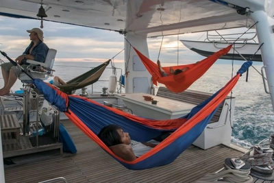 4---TICKET_TO_THE_MOON_KING_SIZE_HAMMOCK_LIFESTYLE_3_-_500px