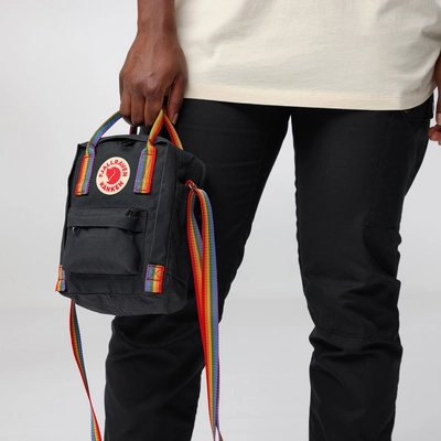kanken_rainbow_sling_23623-550-907_f_model_fjr