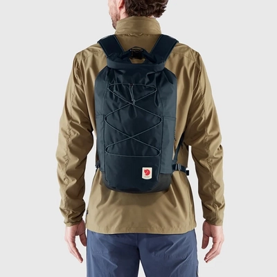 2---high_coast_rolltop_26_23224-560_c_model_fjr