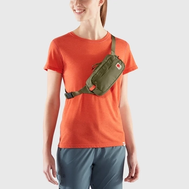 high_coast_hip_pack_23223-620_c_model_fjr