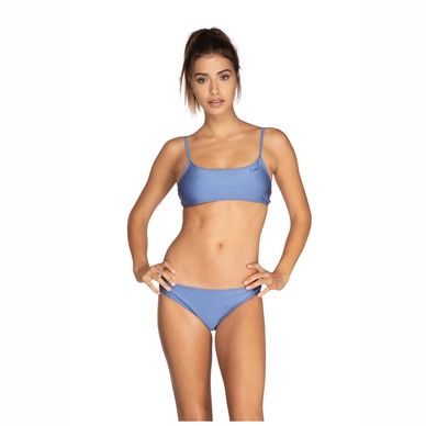 Bikini Protest Femme Jacuzzi Concrete