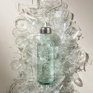 8---541049-recycled-glass-drinking-bottle-1920x886
