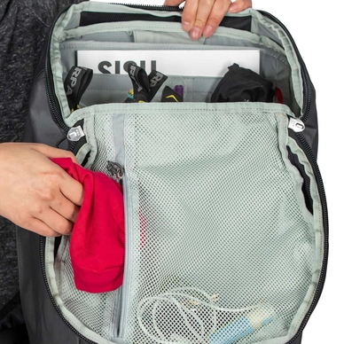 8---Transporter_Zip_Zip pocket in top lid