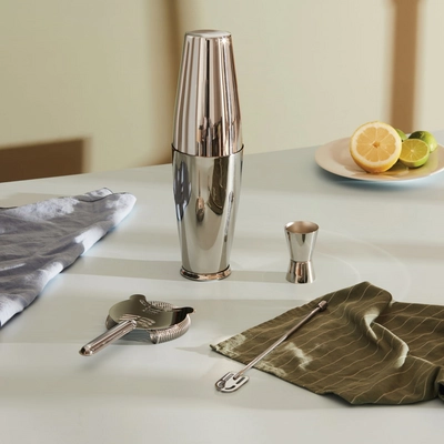 3---Alessi-Boston-Cocktail-Set-Inox-Ambiente-1 (1)