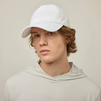 7----H07HT4135_20NEW_20TECH_20TRAVEL_20CAP_20WHITE_002_6a49a826-6757-42f7-b067-68ff444d9f8a