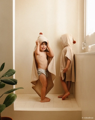 2---so-cute-baby-bath-cape-almond-nobodinoz-2-8435574931245