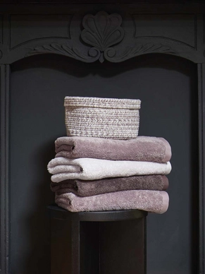 2---Bryn stool - London towels - Rena storagen basket 
