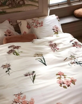 5---annebella_cushion_large_vanilla_101603_292_lr_s2_p