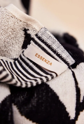 3---beachtowel_imara_anthracite_detail_01
