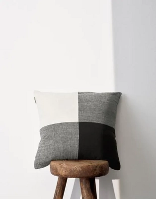 3---erlend_cushion_black_101632_105_lr_s1_p