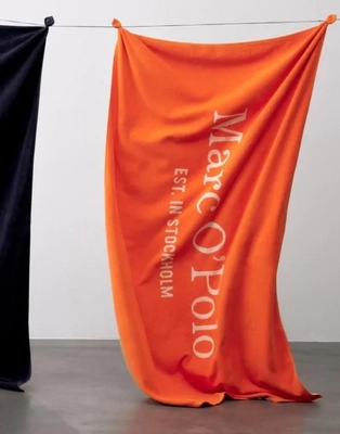 5---statement_bath_towel_flame_101480_652_lr_s4_p