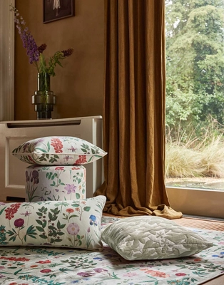 marigold_cushion_vanilla_101838_292_lr_s1_p