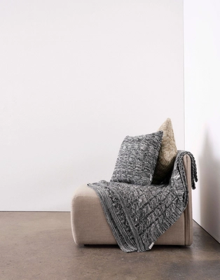 Ainaa_Cushion_Black_101907_105_LR_S1_P