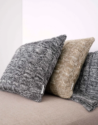 Ainaa_Cushion_Black_101907_105_LR_S2_P