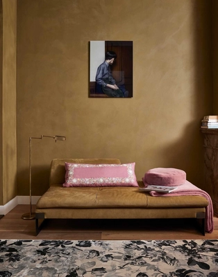 mads_furry_cushion_mauve_101274_293_lr_s1_p