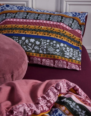 mads_furry_cushion_mauve_101274_293_lr_s2_p