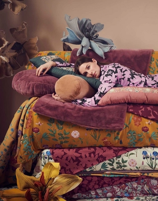 mads_furry_cushion_mauve_101274_293_lr_s4_p