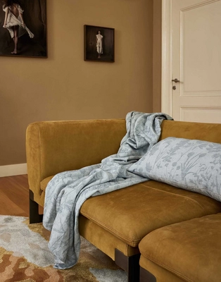 maribel_cushion_grey_101935_142_lr_s1_p
