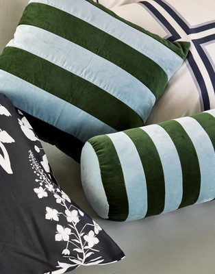 2---Nino_Cushion_Light_blue_102228_155_LR_D1_P