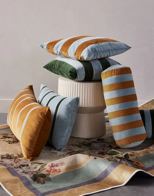 3---Nino_Cushion_Light_blue_102228_155_LR_S1_P