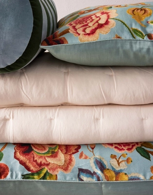 Roselina_Cushion_Surf_green_102243_667_LR_S1_P