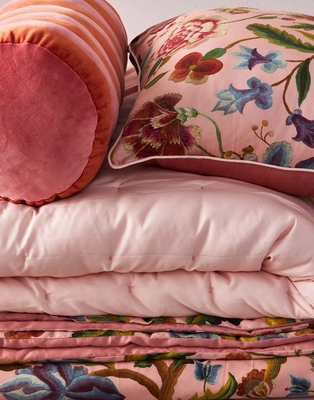 Roselina_Cushion_Evening_rose_102243_673_LR_S1_P