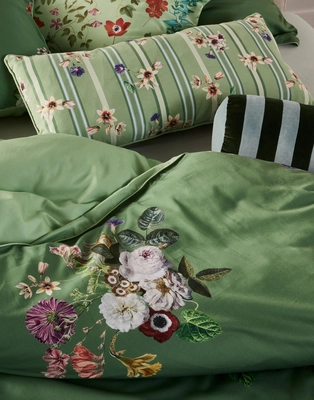 2---Amare_Cushion_Quiet_green_102250_692_LR_D1_P