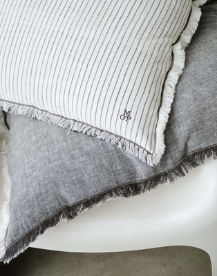 Fine_Stripe_Cushion_Anthracite_102336_100_LR_S2_P