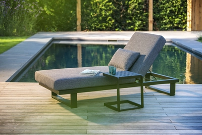 3---8392196e8bf25c1bc801f554d17d79e69b053ce6-2022-kazoku-lounger-black-cushion-panther-black-hokan-side-table