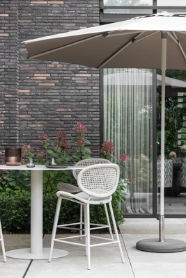 2024 Borek aluminium rope Sori high dining chair chalk white-taupe 6624 - Peniche high dining table - Amado parasol