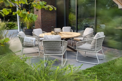 2---28a24afa12592450ecca97667bbf4cdd26cbeaf8-2025-bara-low-dining-chair-alu-salix-rope-salix-flax-beige-noas-low-dining-table-round-salix