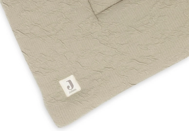 5---017-512-67052-Jollein-Boxkleed-Soft-Waves-Olive-Green-8717329377400-3-scaled
