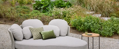 3---AppleBee_2025_ChillOut_daybed_Lounge_Amb_HR_-1280x530