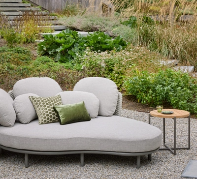 4---AppleBee_2025_ChillOut_daybed_Lounge_Amb_HR_-660x600