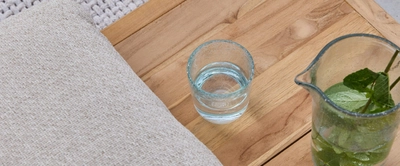 6---AppleBee_2025_Sling_CottonFlower_Amb_HR_10-1280x530 (1)