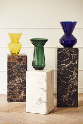 Vase-longneck-darkgreen_05_mood