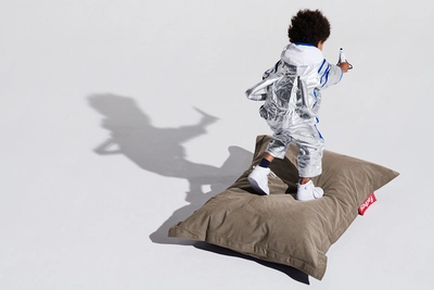 3---fatboy-junior-beanbag-stonewashed-taupe-1920x1280-masterpiece-02-102348