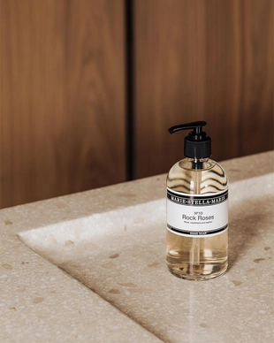 2---8718546669385 Hand Soap Rock Roses 250 ml moodshot 1 768x960