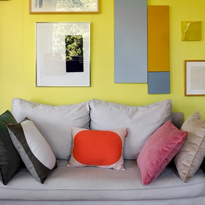 5---01_FATBOY_PDP_indoor_Square-pillow_velvet-Camel_800x800px