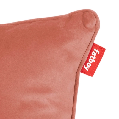2---FATBOY_pillow_king_velvet_recycled_close-up_rhubarb_01_104802