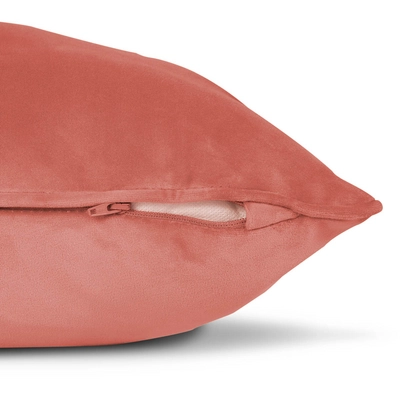 4---FATBOY_pillow_king_velvet_recycled_close-up_rhubarb_03_104802