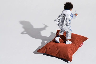 3---fatboy-junior-beanbag-stonewashed-rhubarb-1920x1280-masterpiece-03-104877