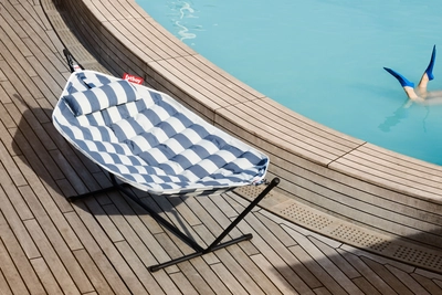 Fatboy-Headdemock-Superb-Hangematte-Inkl_-Gestell-Und-Kissen-Stripe-Ocean-BlueHellgrau-Hangematten-Fatboy-105347-FAT-8719773047816-inwohn-2