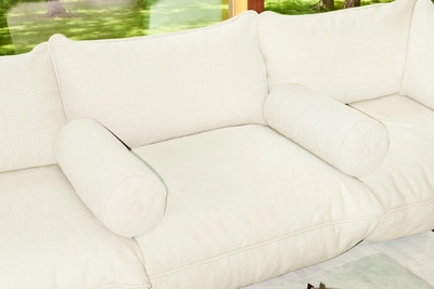 6---fatboy-puff-weave-rolster-pillow-limestone-1920x1280-ambiance-02-105502