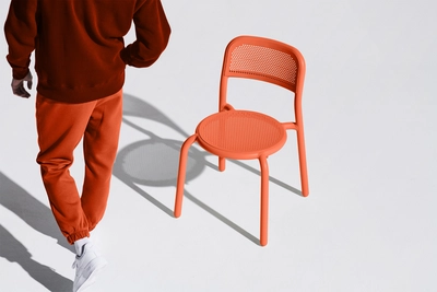 7---fatboy-toni-chair-tangerine-1920x1280-masterpiece-03-105645